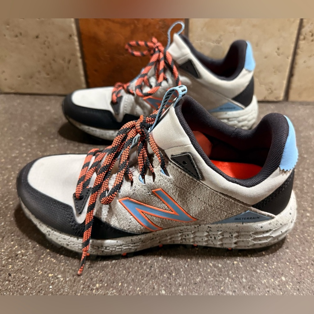 Women’s New Balance Gray and Black Sneakers with Blue and Red Highlights size 7